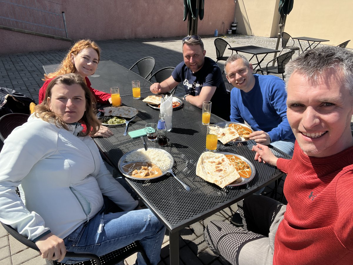 CoworkingKolin's tweet photo. Vypínáme monitory a jdeme doplnit energii! 🍲 Společné obědy jsou jedním ze základů naší komunity.
Chcete se příště přidat a probrat s námi (nejen) pracovní novinky?
🗓️ 26. 5. 2026 🔗 Více informací: https://t.co/oLmaT6E2Tg

Budeme se těšit!
#Coworking #Kolin #Networking https://t.co/S3NC90PIoa
