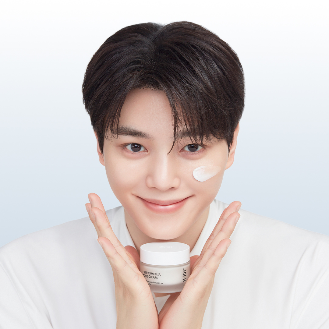 OHIR_official's tweet photo. 오히어에 송강꽃 폈는데 보신 분✋

#오히어 카멜리아 코어 크림으로
광채 에너지를 끌어올리려고 했을 뿐인데..

인간 카멜리아가 되어버리셨다.
피부가 이렇게 환하게 빛날 줄이야!

#오히어 #송강 #OHIR #SONGKANG #BloomingTime https://t.co/BD94CLOgfQ