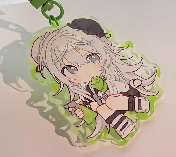オペサスに持っていくアクキー! オシャレ可愛いアクリル板にしてみました〜イラストにマッチしててとても良い マルベリー、レミュアン、シュウの3種類持っていきます #オペサス