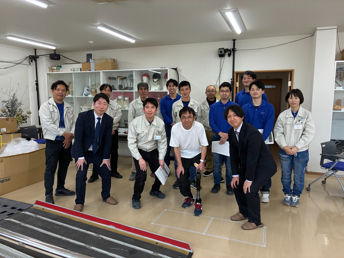 Nabtesco_Assist's tweet photo. 新製品「HybridKneeR」が4月より厚生労働省の完成用部品として認可されました。
岡山県の橋本義肢製作株式会社様でセミナーを開��しました。
今後も実施していきますので、ご興味のある方は各営業担当までご連絡ください。
#膝継手 #義足 #ハイブリッドニーR #橋本義肢製作株式会社 https://t.co/lOZBQZq9Sg