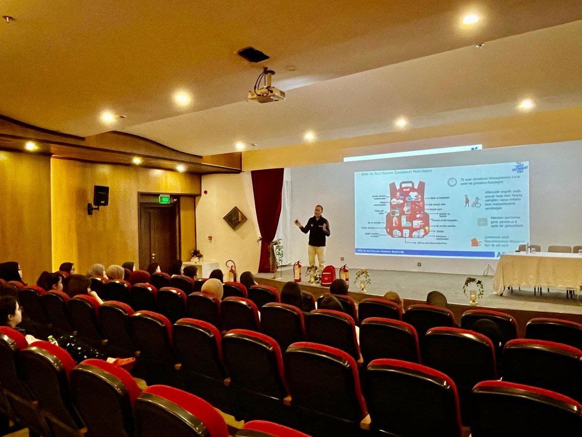 SakaryaKYGM's tweet photo. 📍 Rahime Sultan Yurdu

Yurdumuzda YADE projesi kapsamında afet farkındalık eğitimi gerçekleştirilmiştir. 

Öğrencilerimizin olası afet durumlarında bilinçli ve hazırlıklı bireyler olmalarını amaçlayan eğitimde yapılması gerekenler hakkında önemli bilgiler paylaşıldı. https://t.co/QUbCYV0pz4