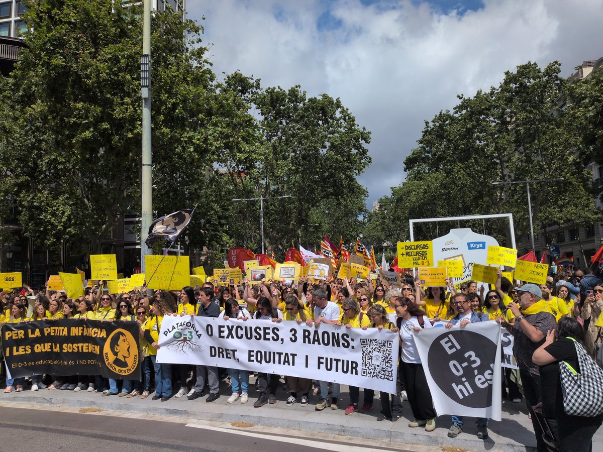 CGTCatalunya's tweet photo. Vaga històrica a les Escoles Bressol!

Milers de persones a la manifestació unitària: el 0-3 hi és 🔥 https://t.co/EJMWnk7C6n