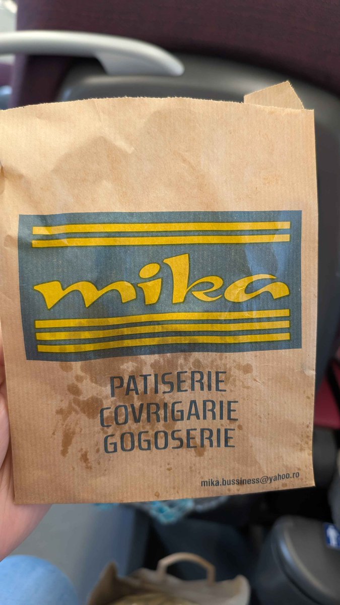 tgel0's tweet photo. The yahoo email on the bag is how you know it's going to be good https://t.co/kXCyfI3HmI