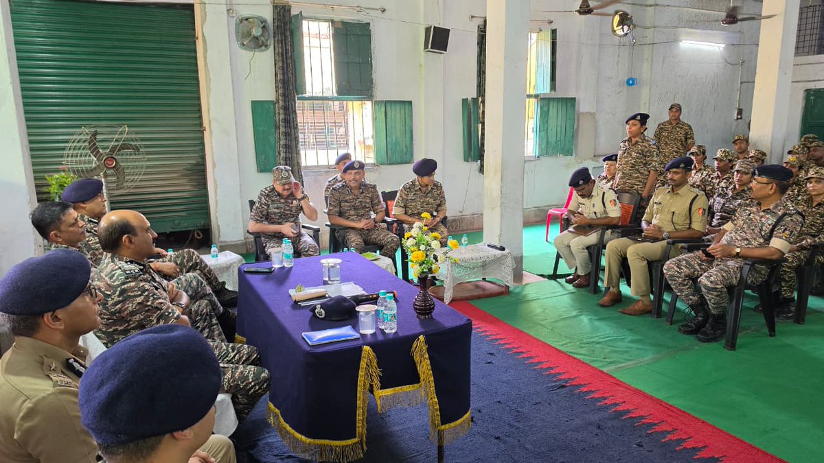crpfindia's tweet photo. DG, @crpfindia, Shri, G. P. Singh, IPS, visited C/239 & E/233 Coys of Adhoc 315 at Belur Girls High School, Howrah.
​Accompanied by senior officials of CRPF and West Bengal Police, the DG briefed troops on maintaining law and order in West Bengal subsequent to declaration of poll results. He engaged with all stakeholders and later joined the troopers for tea. 

#NationFirst
#Vandematram150
#MissionNaxalMuktBharat2026
#WestBengalAssemblyElections2026
@ECISVEEP
@gpsinghips
@CentralZoneCrpf
@CrpfWest