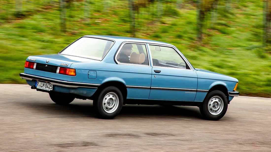 candvbmw's tweet photo. 🚗💨 #BMW 320 (E21)
• 🛠️ Engine: single carbureted (Solex 32 DIDTA) 2.0L M10 inline-four
• ⚙️ Transmission: 4-speed manual or 3-speed automatic
• 🐎 Power: 109 hp (80 kW) @ 5,800 rpm
• 💪 Torque: 116 lb-ft (157 Nm) @ 3,700 rpm
• ⏱️ 0-60 mph: + / - 11.2 seconds (0-100 km/h: 11.2 seconds)
• 🏎️ Top Speed: 106 mph (170 km/h)
• 📅 Production: 118,413 units (1975 to 1977)

#bmwe21
