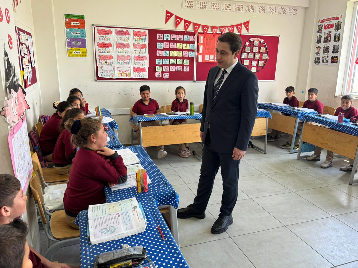 SasonKymkamligi's tweet photo. 📍 Yiğitler Okulu Ziyareti

  Kaymakamımız Furkan BAŞAR, İlçe genelindeki okul ziyaretleri kapsamında Yiğitler İlk ve Ortaokulu’nu ziyaret ederek öğrenciler ve öğretmenlerle bir araya geldi. https://t.co/RNtNsKvQu5