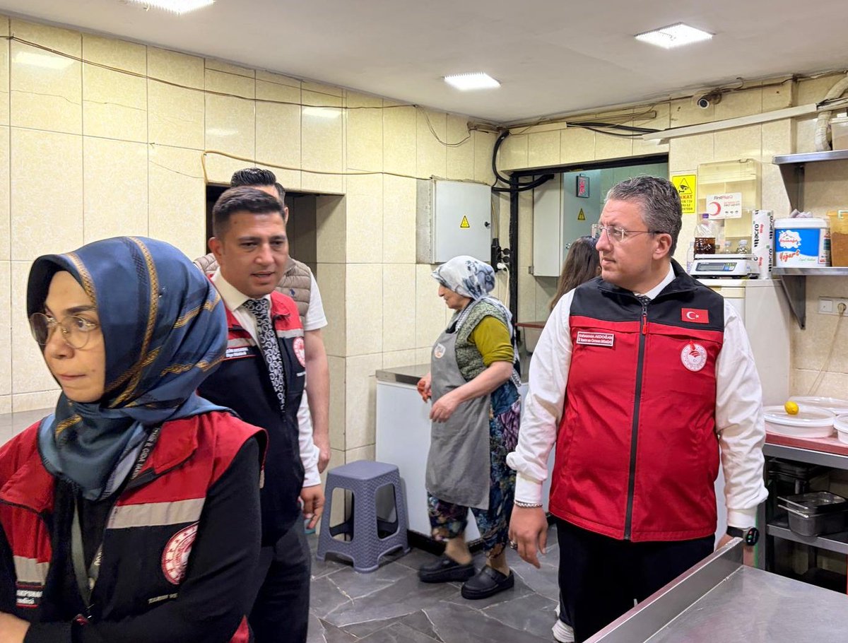 izmirtarim's tweet photo. İzmir'de 397 Gıda Kontrol Görevlimizle güvenilir gıda için 7/24 çalışıyoruz.

İl Müdürümüz Kahraman Akdoğan, Aliağa programı kapsamında Aliağa Gıda Kontrol Görevlilerimizin gerçekleştirdigi denetime katıldı. https://t.co/13NTKr4VEn