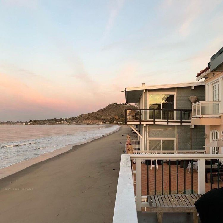 scalemodelnivia's tweet photo. our sunset avenue

two exes brought together by their love of sunsets, unfulfilled dreams, and their beach house

#wilbea #wilbeaau https://t.co/phfdRGWOQJ