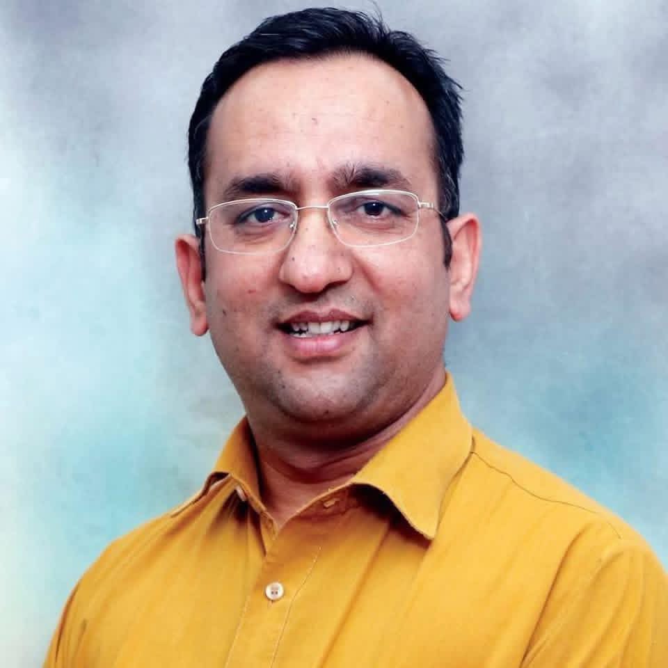 DevinderSolanki's tweet photo. आदरणीय संगठन मंत्री दिल्ली प्रदेश श्री @PavanRanaRSS  जी आपके कुशल  एवं दूरदर्शी नेतृत्व में दिल्ली में भाजपा को ऐतिहासिक जनसमर्थन प्राप्त हुआ और 27 वर्षों के बाद 2025 में दिल्ली में कमल खिलाकर सरकार गठन का मार्ग प्रशस्त हुआ !
और अब 2026 में आजादी के बाद पश्चिम बंगाल में ममता के गढ़ में आप ने संगठन का कुशल नेतृत्व कर यहां कमल खिलाकर  बंगाल में भाजपा की सरकार बनाने का सपना साकार करने में अपनी अहम भूमिका निभाई !
वह इस ऐतिहासिक जीत में मेरे जैसे अनेकों कार्यकर्ताओ को भी मौक़ा दिया वह आपके नेतृत्व में कार्य करने का अवसर मिला ।

🙏🙏❤️❤️

Palteche Eibar, Elo BJP Sarkar!! 🪷
#ElectionResult2026 
#bengalelectionresult
#jhalmuri 
@blsanthosh @narendramodi @AmitShah @NitinNabin