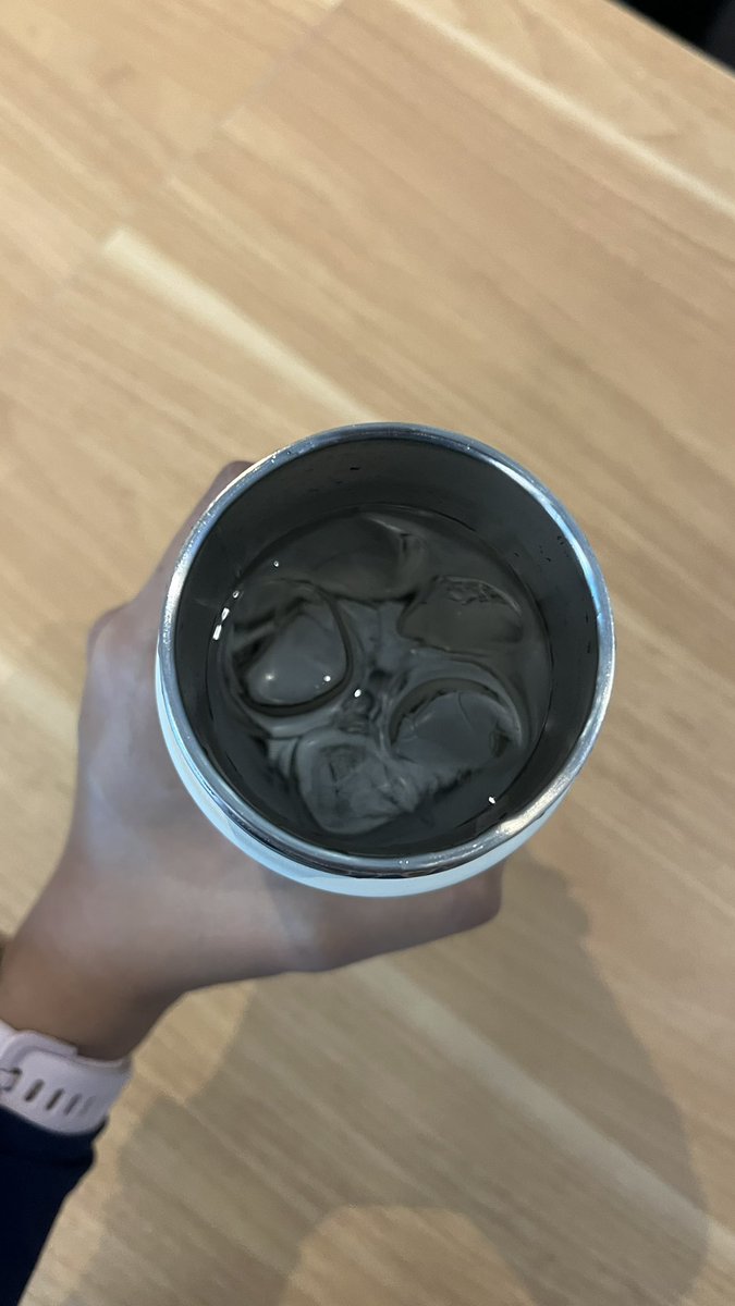 heyhelowyu's tweet photo. IN THIS ECONOMY ternyata nyari tumbler yang tahan dingin + nggak mahal itu lumayan perjuangan 😭
yang lucu banyak, tapi yang beneran awet dikit. https://t.co/AskRZTsuNH