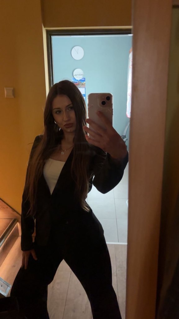 lauren tweet media