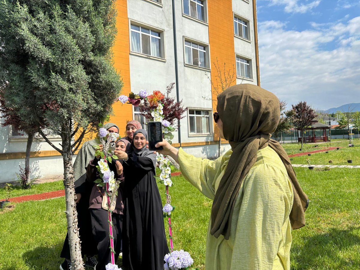 SakaryaKYGM's tweet photo. 📍Akyazı Yurdu

💫Gönüllü öğrencilerimizle beraber ‘Çöpünü Getir Hediyeni Götür’ sloganıyla “Çevre Temizliği ve Güzelleştirme Etkinliği” gerçekleştirdik.🌟 https://t.co/RmahjxQYB2