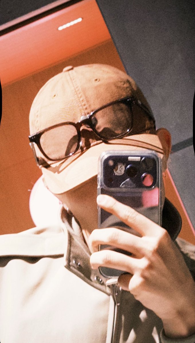 EVAN BASE tweet media