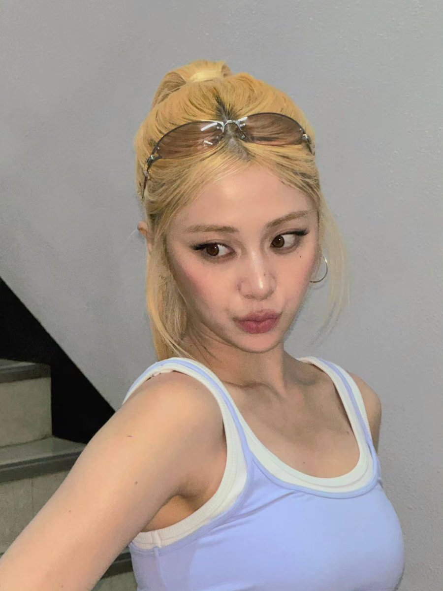 yunjin tweet media