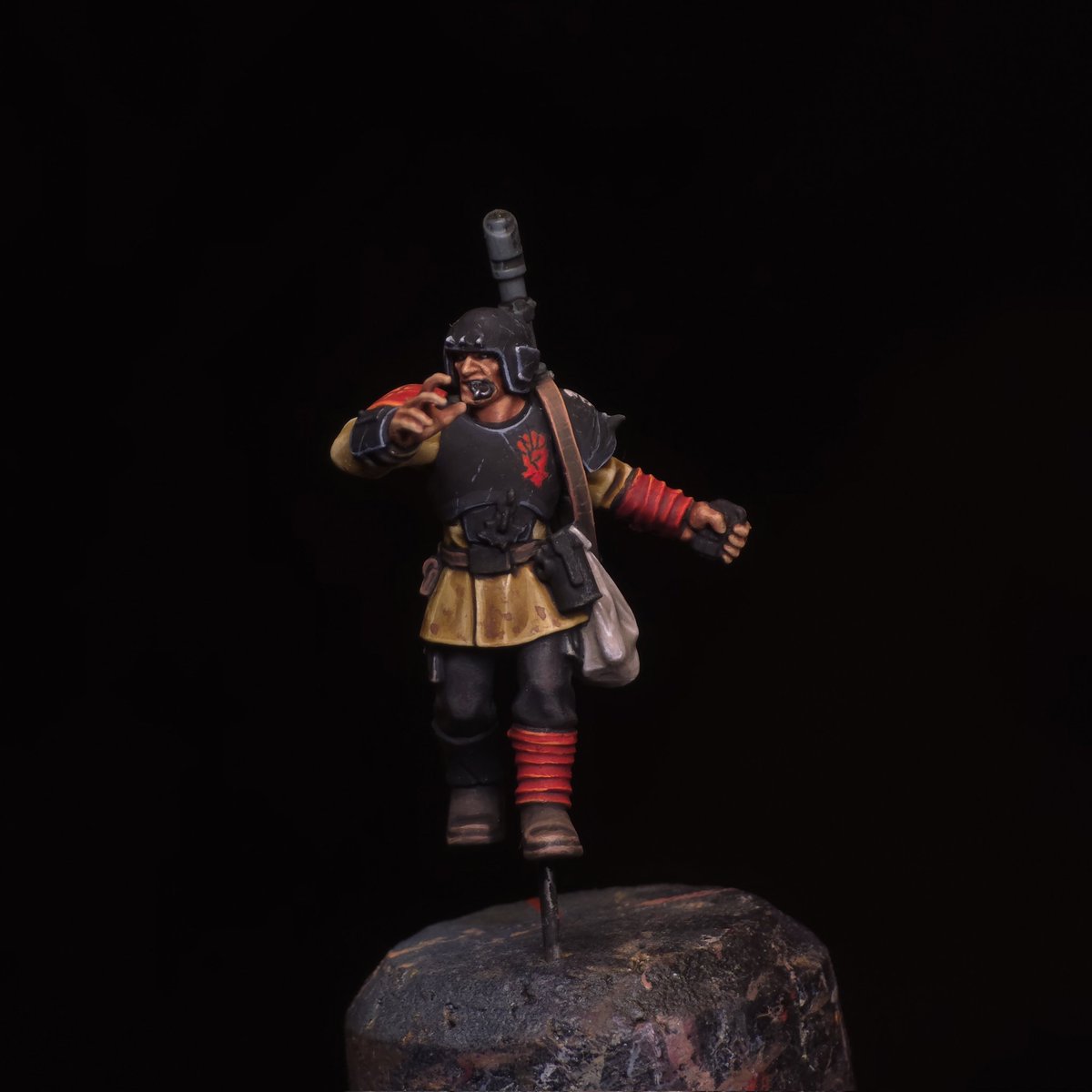 Work been very busy so unfortunately not much painting progress as of late.

I did get an hour of work in on this guy yesterday but it's nothing too exciting.

#warhammer40k #WarhammerCommunity