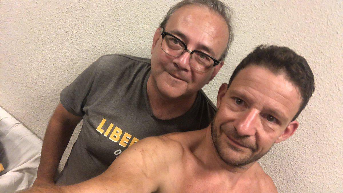 Intentan humillarme subiendo una foto de la cuarentena que me saqué con un ex en 2020 diciendo que es de Only Fans... NUNCA TUVE ONLY FANS. Y la foto debe estar en mi facebook... 
Es más, la debe haber pasado el para que la publiquen y figurar 🤣