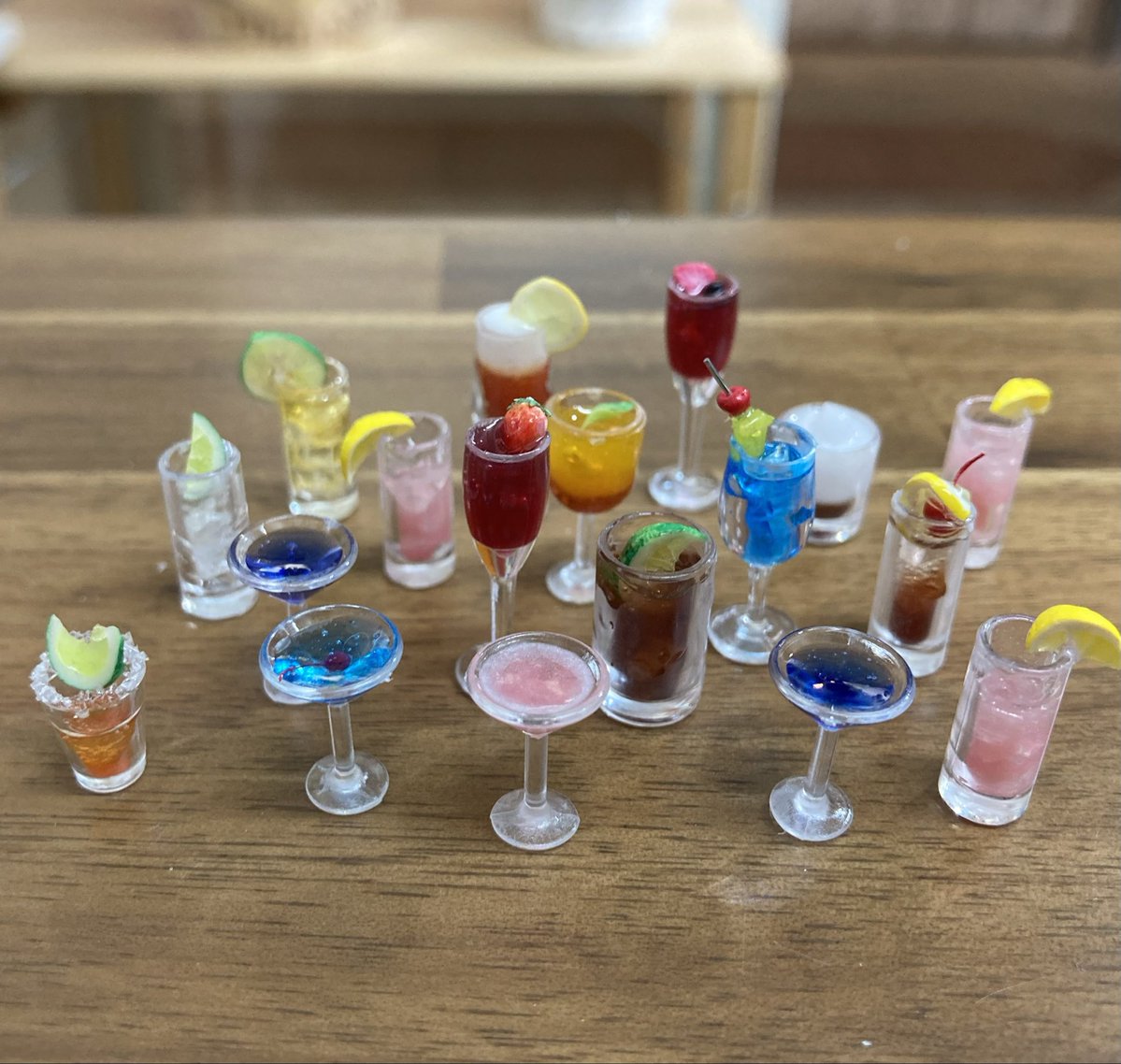 ミニチュアカクテルカジツトトモニ 今日はカクテルをつくりました。 もっと種類を増やすぞ！ #ちっこい