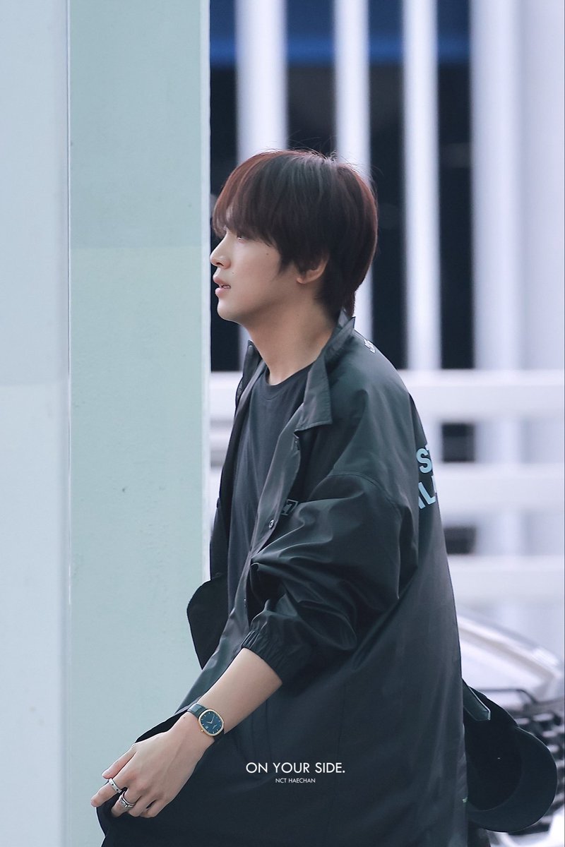 brilliantechan's tweet photo. Haechan’s new watch collection from Patek Philippe Ellipse Ref. 3605 with cost around USD 20,000 ~ USD 40,000

I thought he was wearing his Vacheron Constantin watch because they were a bit similar, but it turns out he has a new watch from Patek Philippe🥹 https://t.co/uJMZY5n1hZ