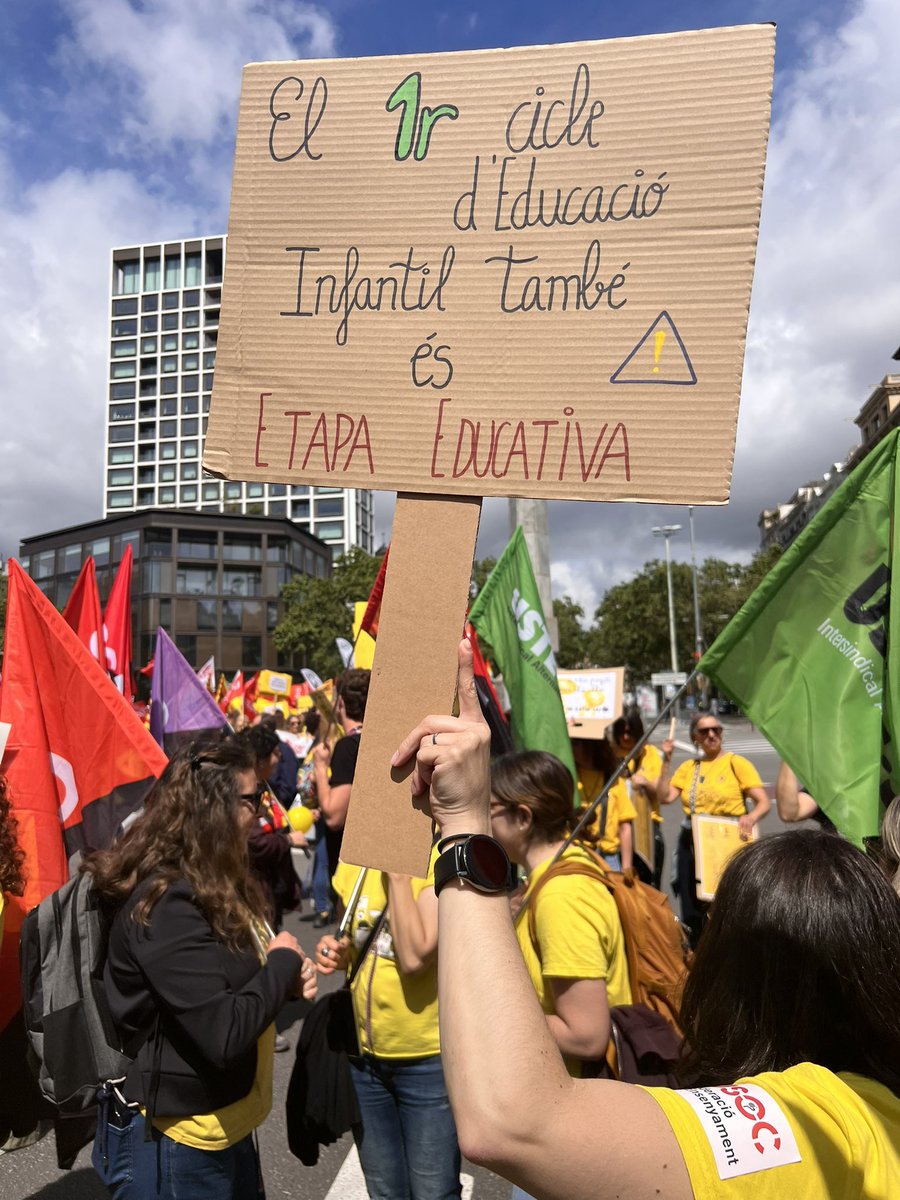USTECSTEs's tweet photo. Fem costat a les companyes del 0-3 que han iniciat aquest cicle de vagues. 
El govern no pot continuar ignorant les protestes. Negociar és la única via.
El 0-3 no pot més! https://t.co/mRtzIhIC8p