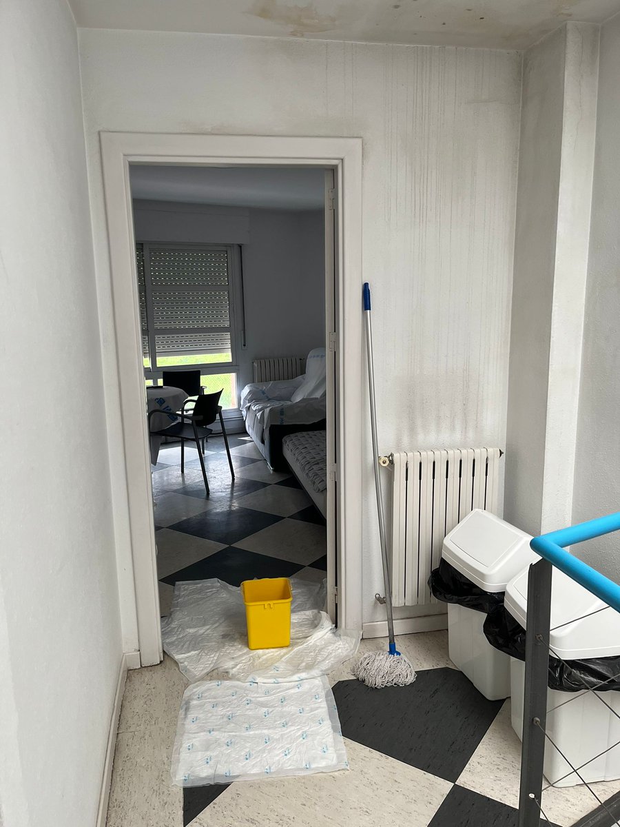 Satse_LaRioja's tweet photo. @Satse_LaRioja denuncia el lamentable estado del centro de salud de Alberite
😡Así no se puede trabajar ni prestar una atención de calidad a la población 
☠️Urge una solución para no poner en riesgo a profesionales y usuarios
@AytoAlberite @lariojaorg  
https://t.co/rbXsPDkxlZ https://t.co/hQgcvYO864