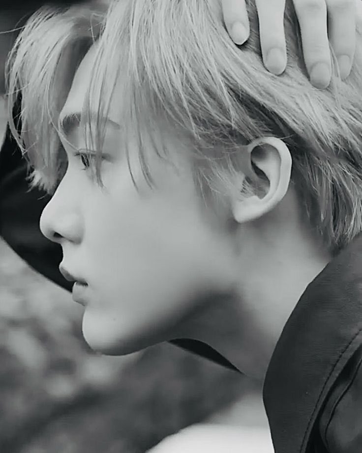 yoonsanmi0321's tweet photo. 흑백옆딴
산하 옆얼굴 턱선라인 진짜 너무 예쁨 #윤산하 
2021.                                   2026. https://t.co/0LGALk7C0Z