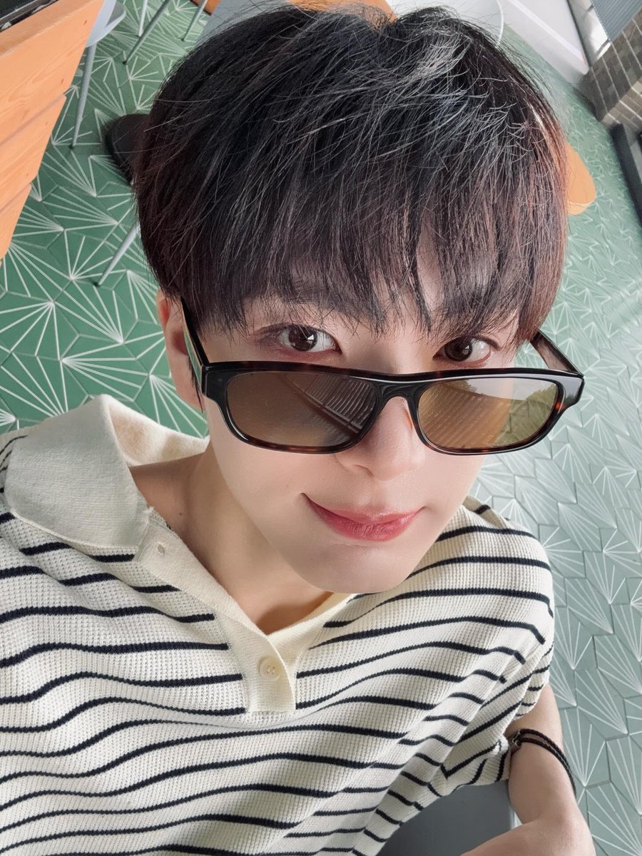 늠름 tweet media