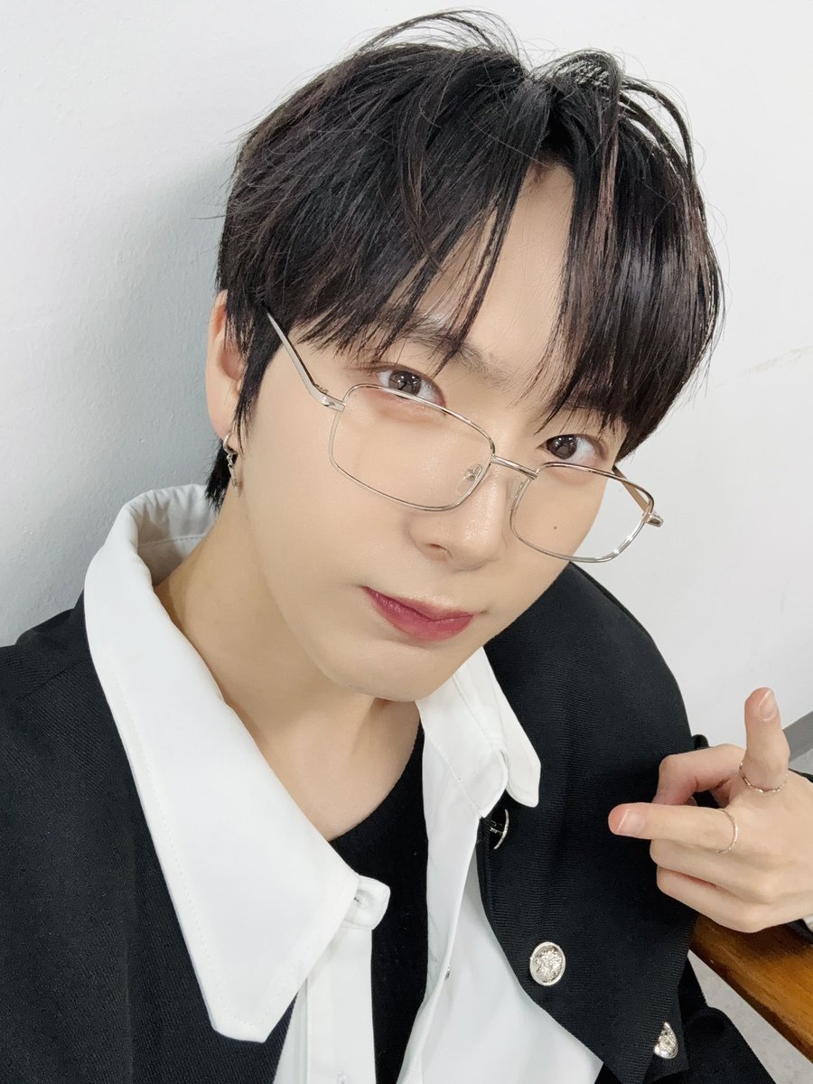 늠름 tweet media