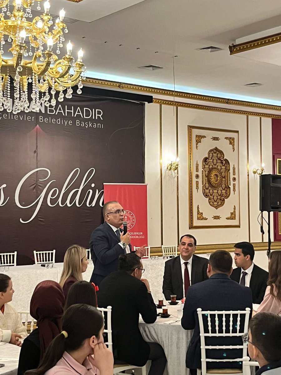 TC_Bahcelievler's tweet photo. İstanbul Valiliği uhdesinde yürütülen “İstanbul Öğrenci Meclisleri” projesi kapsamında, Mayıs Ayı Olağan İlçe Öğrenci Meclisi Toplantısı, ilçemizdeki öğrenci meclisi başkanları ve koordinatör öğretmenlerin katılımlarıyla kahvaltı programı eşliğinde gerçekleştirildi. https://t.co/SyAU71rG7q