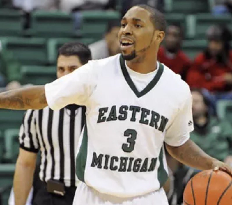 ChristianC2027's tweet photo. Blessed to receive an offer from Eastern Michigan University #GoEagles🦅 @BankHoops @TheDZoneBBall @Gilbert_Hoops https://t.co/WlToO6z5eV