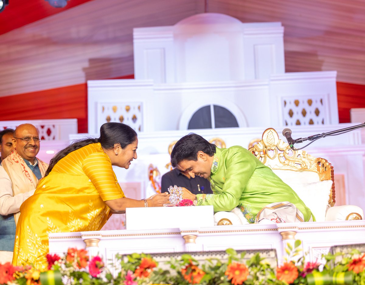Dr Kumar Vishvas tweet media