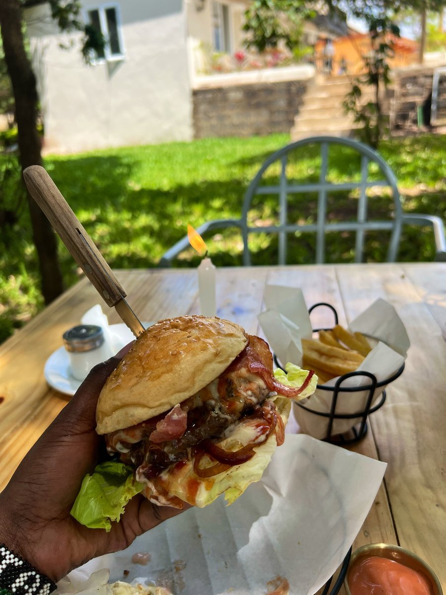 FishTamtam's tweet photo. Fish Monger’s Day out. Such a juicy 🍔@Bwiborestaurant https://t.co/BoEkDThcvZ