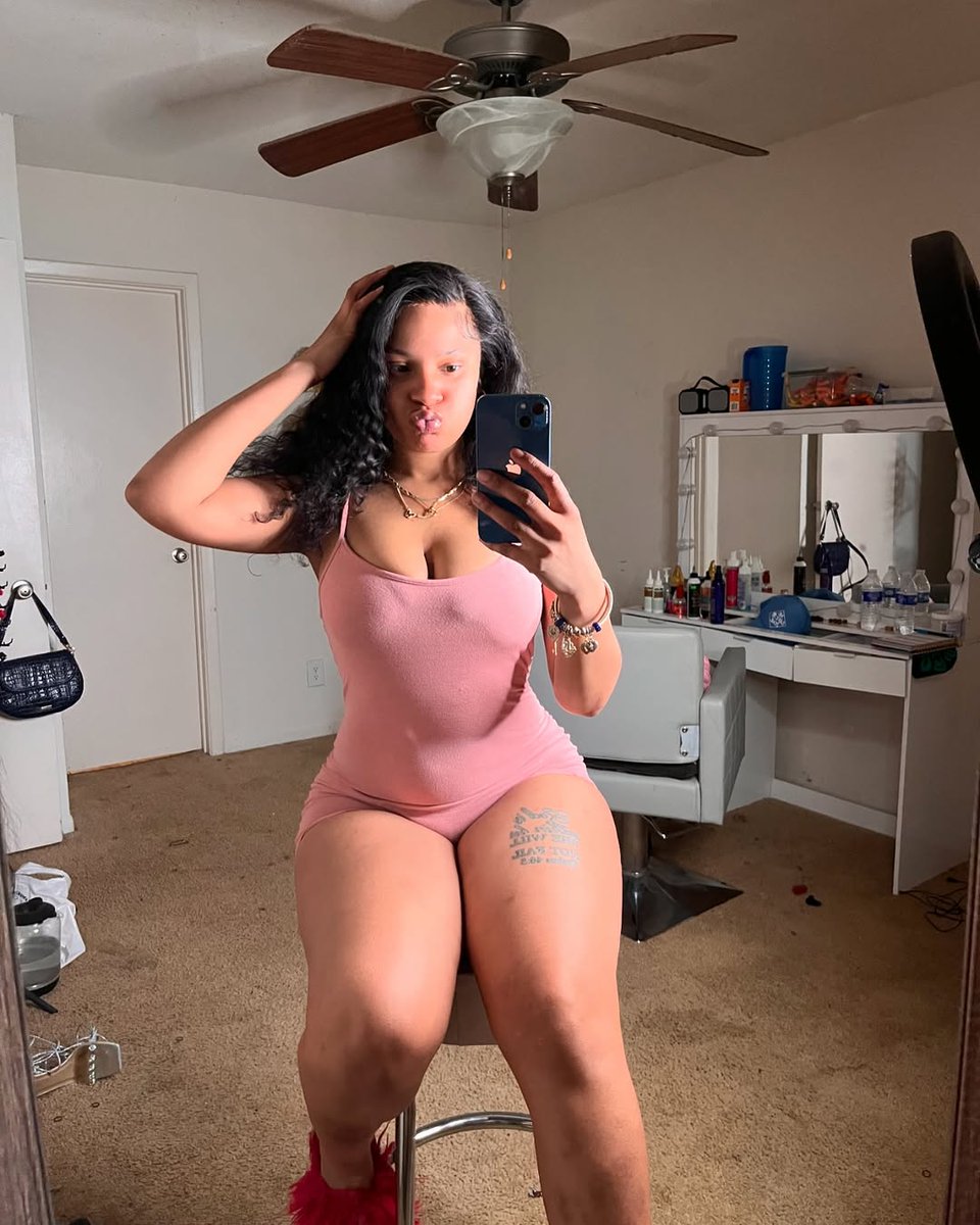 GgMeah's tweet photo. Body like milk 🤤🤍 https://t.co/CpNy8Xi80d