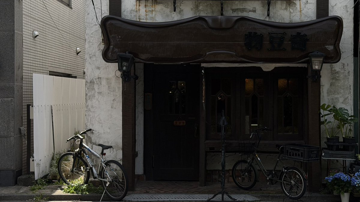 saintgumi's tweet photo. i visited a cafe in tokyo with so many clocks and it dawned on me that life is genuinely moving way too fast and im losing track of time https://t.co/3T3G6MXvtl