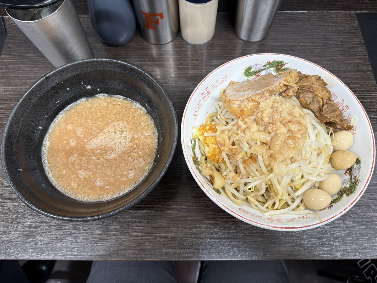 amm_p's tweet photo. 二郎　川越
35日ぶりの川越二郎
開店到着予定が結局店着11:30
あぁ知らない間につけ麺が始まっているじゃないか
バカ美味すぎる、脳が全身の毛穴から出た危ない
スープも全部飲みたかったが血圧高いので断念
明日間に合えばまた行くまである
感謝……

#ラーメン二郎
#ラーメン二郎川越店 https://t.co/B0eAXhpECV