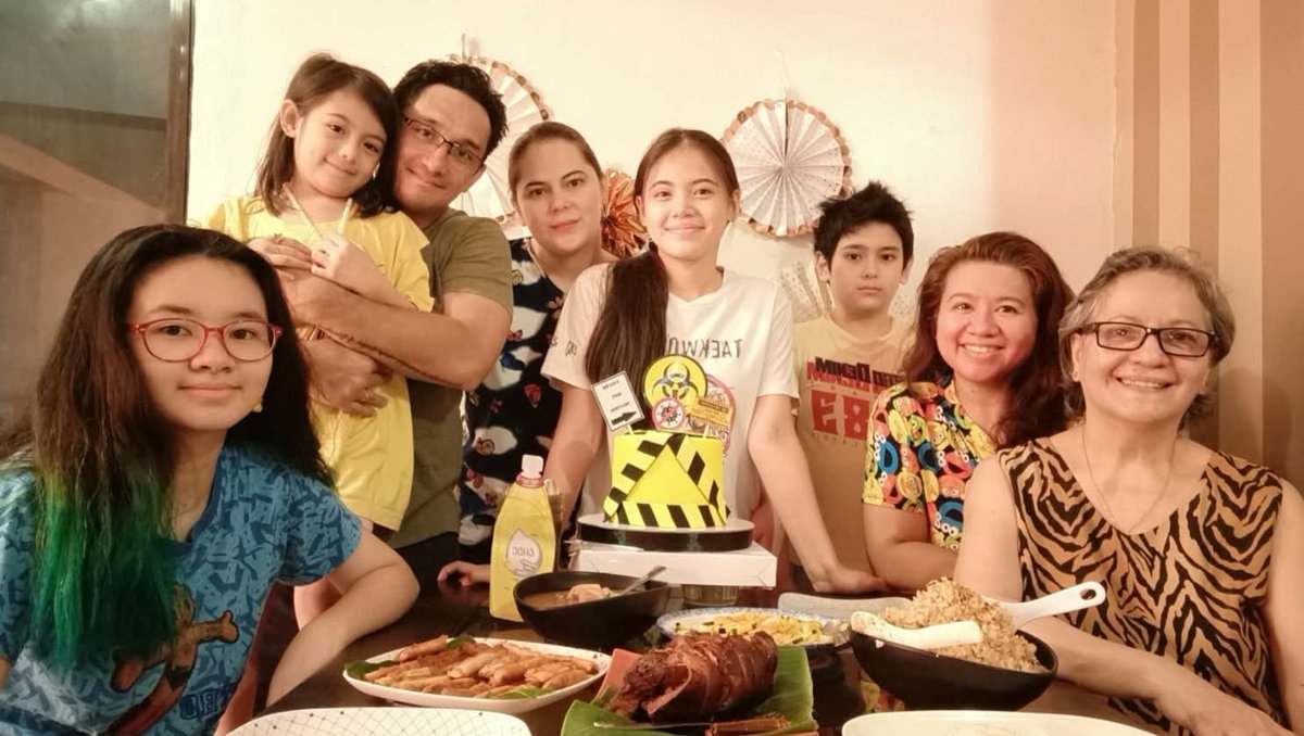 GozoRitche70928's tweet photo. POV: yung ginising ka lang para sa family picture 😂 kakagising lang ni heath dito ang cutteee! 

#HeathJornales https://t.co/pmIFF6KRSQ