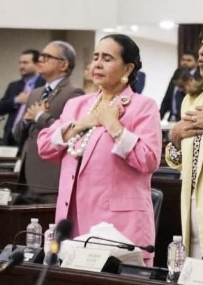 thorhn2's tweet photo. Los políticos después de joder al pueblo https://t.co/orNBumuaYt