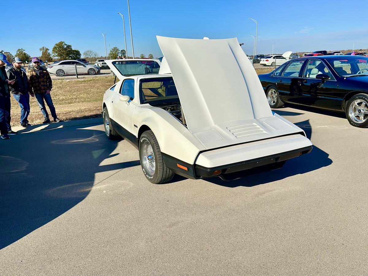 Earlewithan_E's tweet photo. It's Throwback Thursday! Is It a Corvette? A Ferrari? NOPE! It's a 1975 Bricklin! #bricklin #corvette #ferrari #classiccars #musclecars #classiccarshows #rarecars #exoticcars #thursday #throwbackthursday https://t.co/fN5vylv8iO