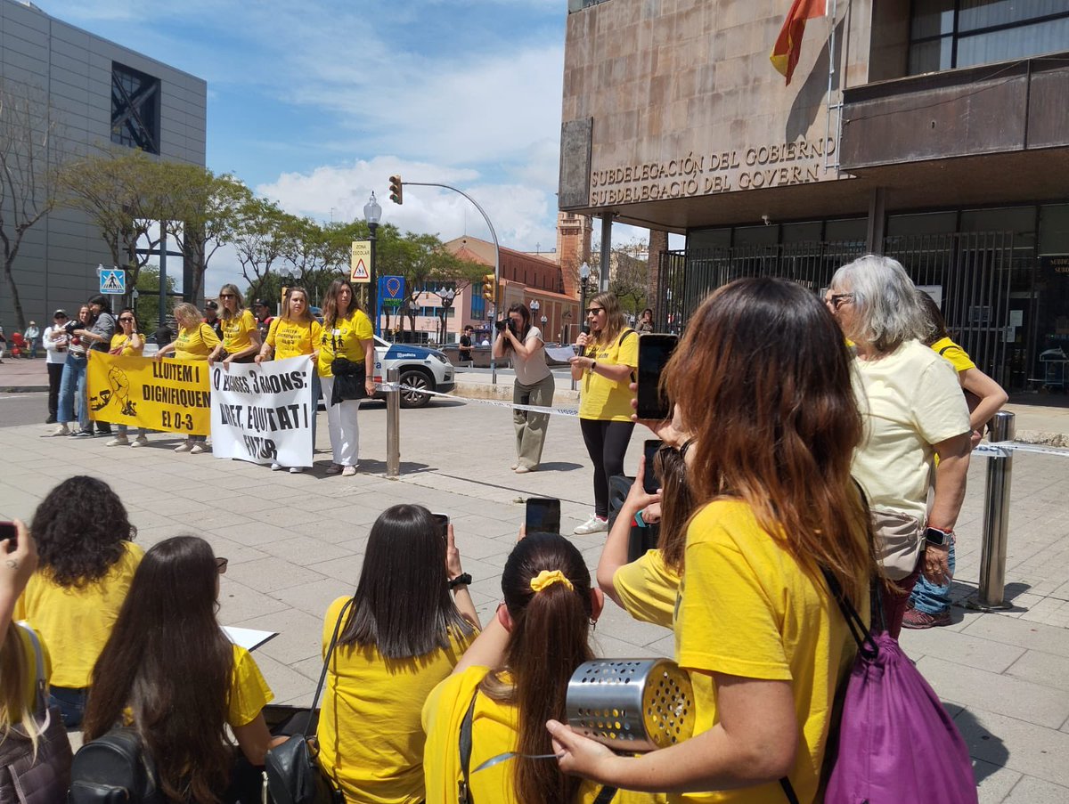 USTEC_Tarragona's tweet photo. 🔥 Dignifiquem el 0-3! 

📢 Reconeixement del 0-3 com etapa educativa:
- Model públic de gestió unificada 
- Universalitat i gratuïtat
- Equiparar ràtios a la unió europea
- Dignificar i unificar salaris

0 excuses, 3 raons: Dret, equitat i futur!

#dignifiquemel03 #SitAndTalk https://t.co/J5dShCYI14