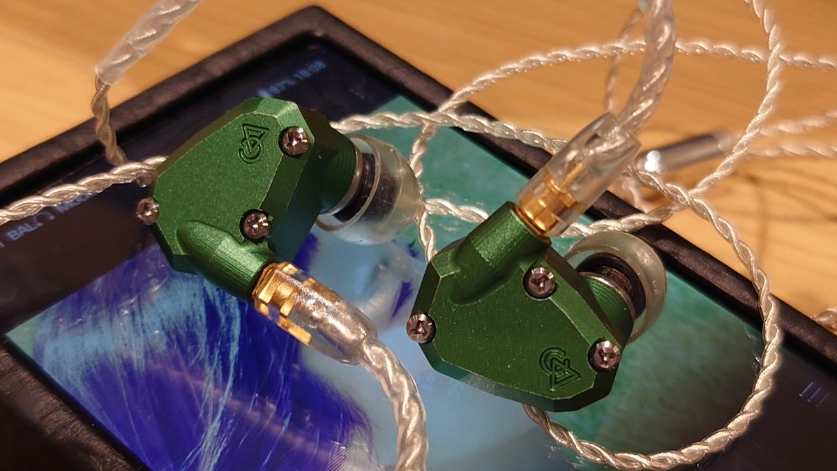 CampfireAudio ANDROMEDA 初期型(2017) 今日はCampfire audio Andromeda 2017とLitz wire 4.4です。初代です