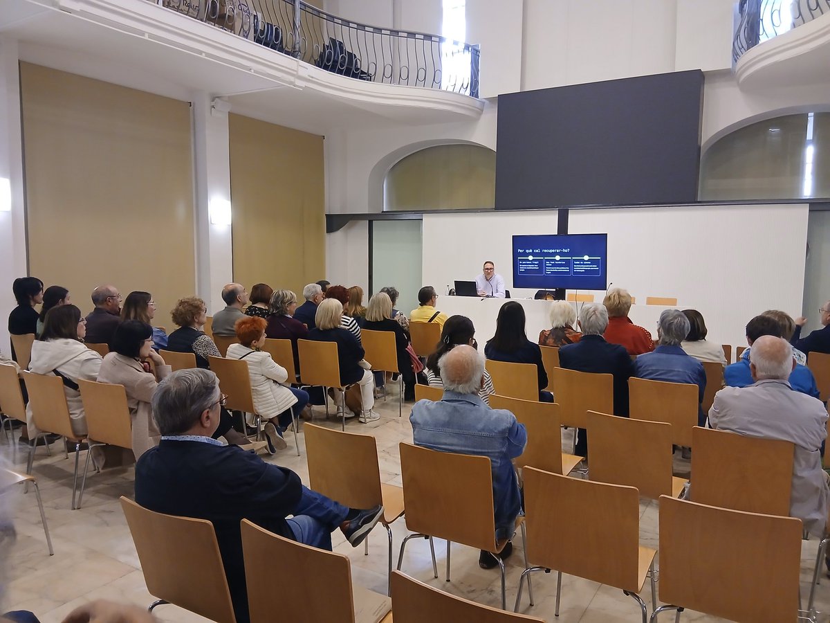 actpaurembiaix's tweet photo. Molt contents de l'excel·lent acollida que ahir va tenir el Parlem de Festa amb la projecció i explicacions de pel·lícules de Festa Major conservades a @AMLleida. Films que connecten la tradició del present amb el passat, i mostren la riquesa patrimonial festiva de Lleida. https://t.co/RMQb2RfscJ
