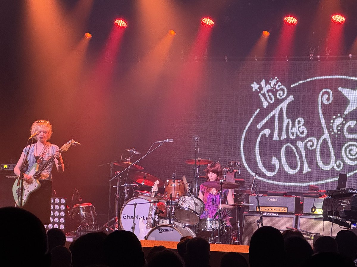 Overourwall's tweet image. 🫡 Cracking night at Corn Exchange’s in Edinburgh 
 🎸 🥁 The Cords smashed it with C86 attitude and tunes 
🕺 And The Charlatans Hacienda grooved like only they can 

Felt like a Saturday night- thank you to everyone involved 

#gigs 

@thecharlatans @Tim_Burgess