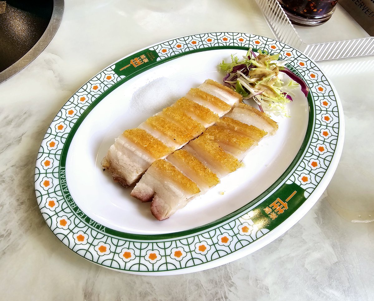 antonanzaa's tweet photo. [Spice up your Mid-Autumn with our Creamy Lotus-Sea Bass Feast!  Crispy bass, lotus puree, u0026 mooncake bites—limited time only! Order now at [店名] ]， https://t.co/7KwtdJvApc