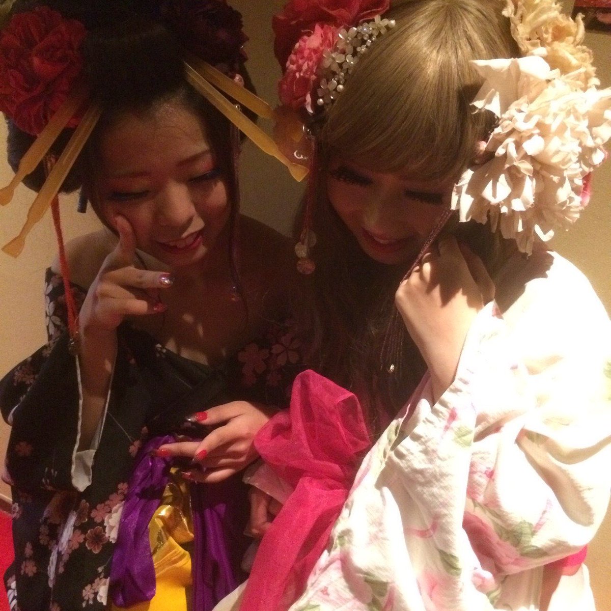 30なる手間に今から12年前に花魁撮影したデータでてきた！ウケる！
この時何故か私、極道にしてください！ってめちゃんこ差してきたら笑った！めちゃんこ刺さってる！
