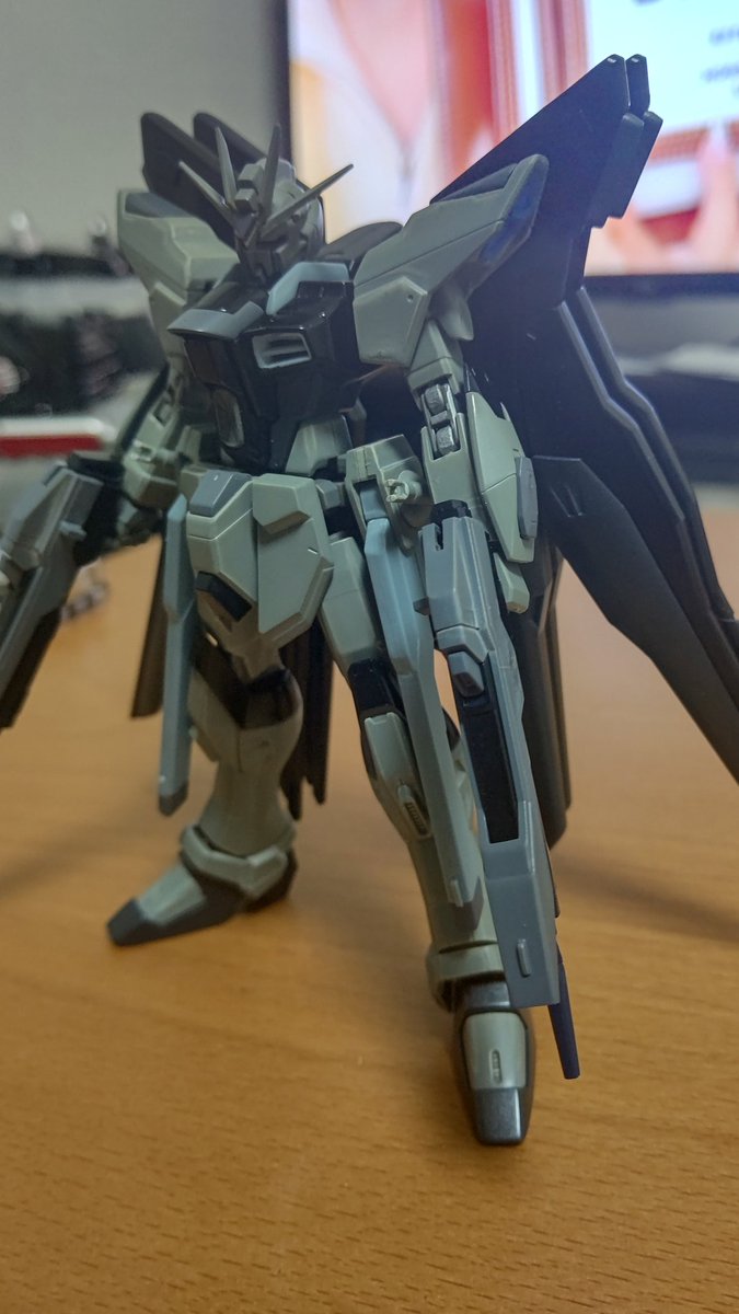 Yakedatarou's tweet photo. ストフリのディアクティブモードをグレーの缶スプレー数色で再現しました！
最後の写真はピンボケしてて申し訳ないです……
#ゆいはのガンプラ鑑賞会 https://t.co/tumf760iL7