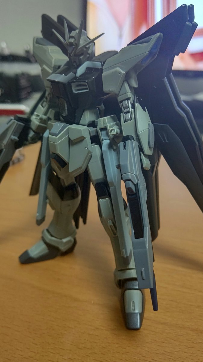 Yakedatarou's tweet photo. ストフリのディアクティブモードをグレーの缶スプレー数色で再現しました！
最後の写真はピンボケしてて申し訳ないです……
#ゆいはのガンプラ鑑賞会 https://t.co/tumf760iL7
