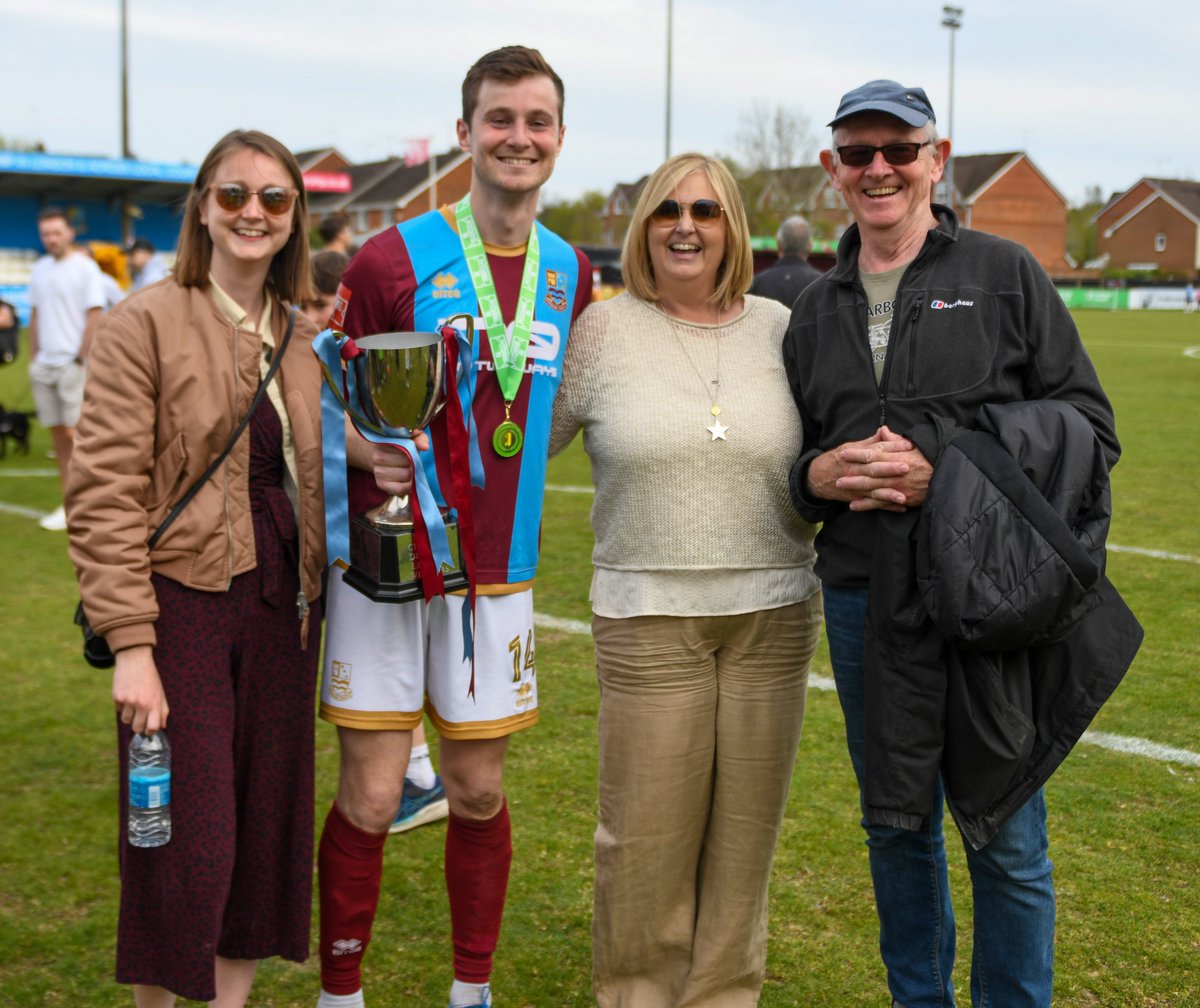 Farnham Town FC tweet media