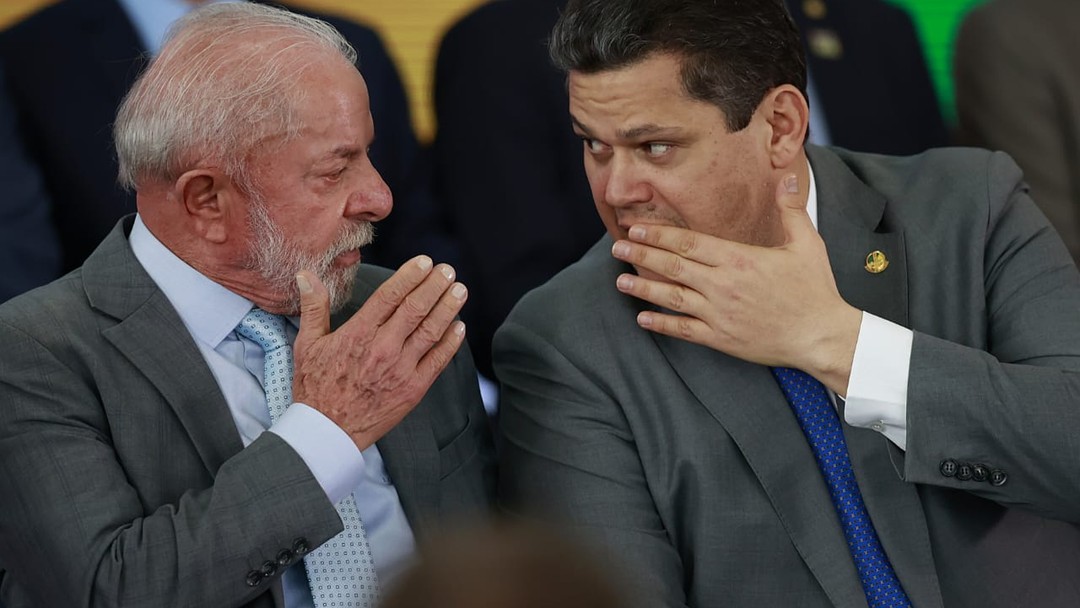 🚨MALU GASPAR: Alcolumbre pediu blindagem a Lula contra delação de Vorcaro e derrota de Messias teria sido revide

Duas semanas antes de articular a derrota de Jorge Messias no STF, o presidente do Senado Davi Alcolumbre pediu a Lula que o ajudasse a se blindar da delação de