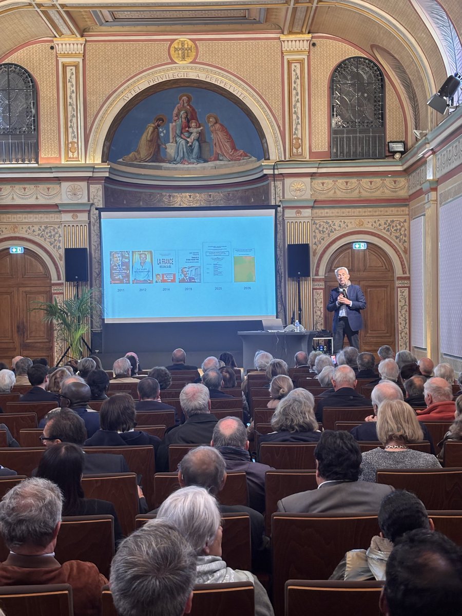 I_Gabai's tweet photo. Hier soir à l’avant-première du nouveau livre de @JCFromantin , « Le retour des provinces ».
Une réflexion forte sur les territoires, la décentralisation et la nécessité de reconnecter l’action publique aux réalités du terrain.
Des sujets essentiels pour notre avenir. https://t.co/tcbWD5RvpN