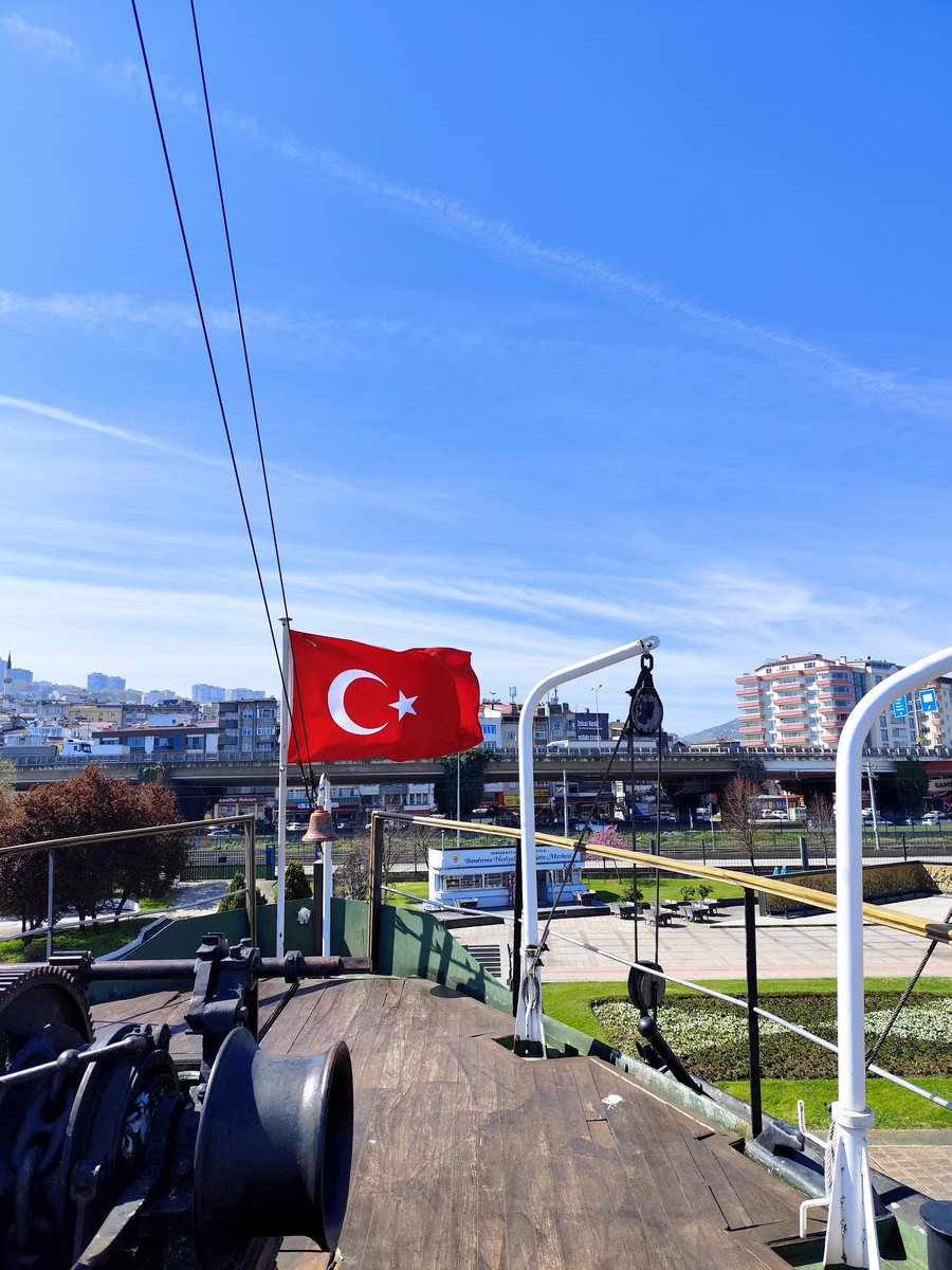 feyzosssderler's tweet photo. ben basit bi insanım Türk bayrağını görünce fotoğraf çekerim https://t.co/TelFV5yKcB