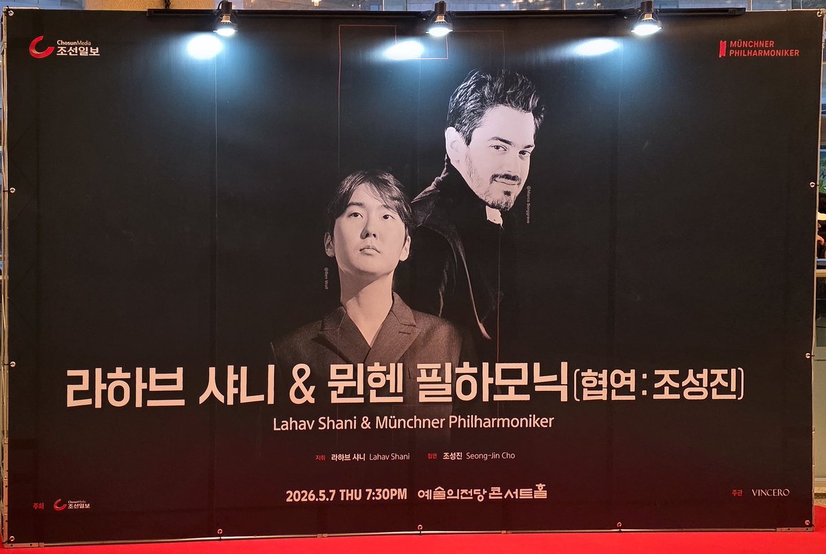 수필 tweet media